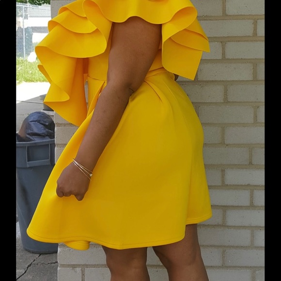 Above knee length yellow dress - Picture 3 of 7